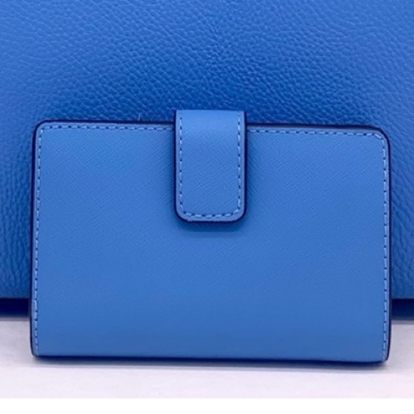 Michael Kors Medium Saffiano Leather
Wallet South Pacific - Picture 3 of 9